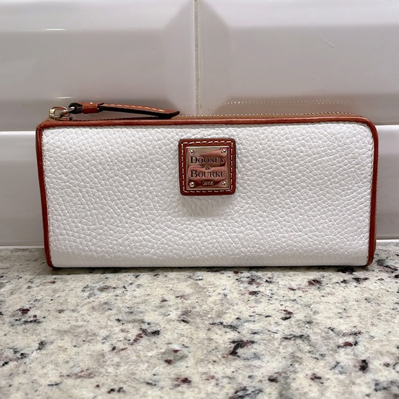 Dooney & Bourke Handbags - Dooney & Bourke Wallet NWOT